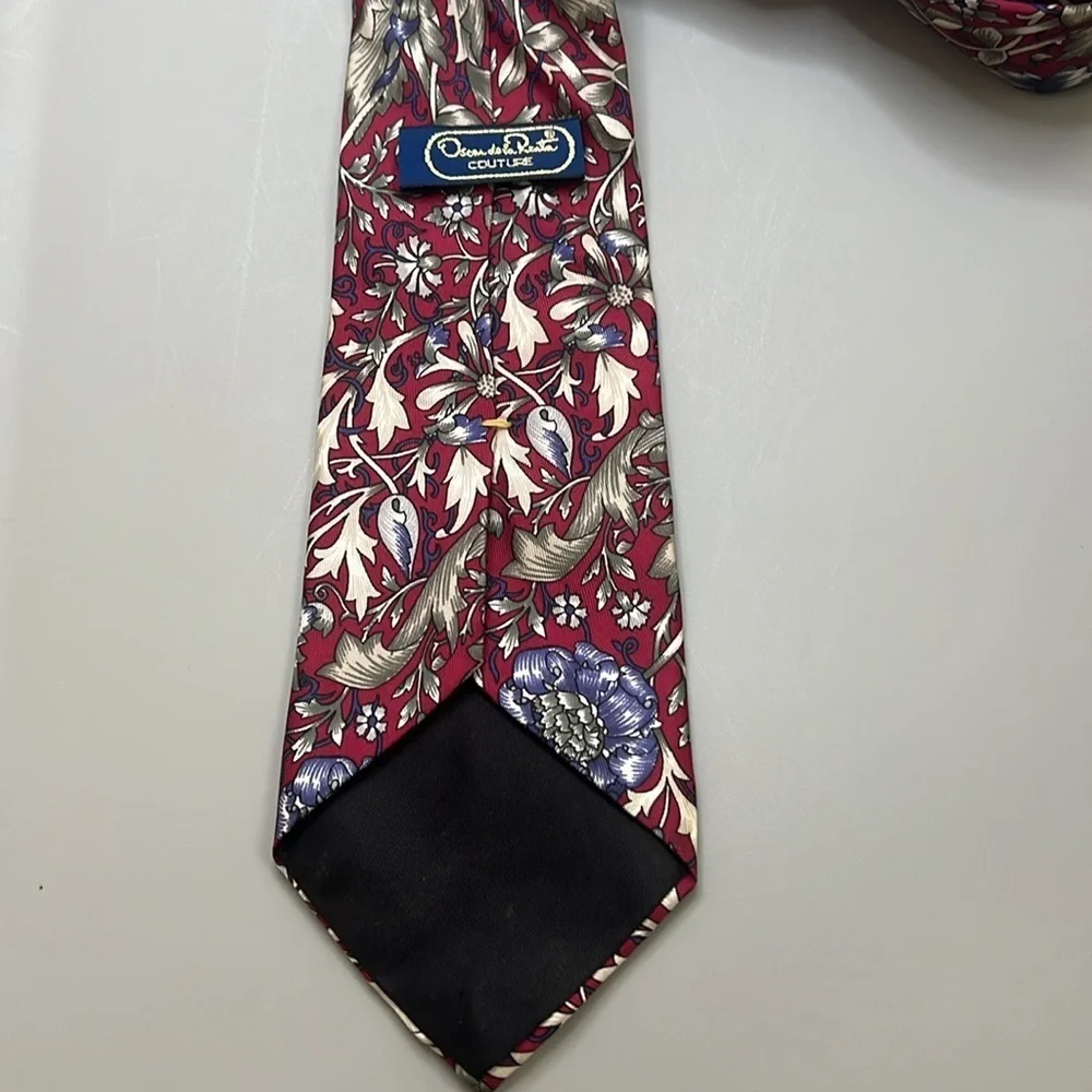 Oscar de la Renta Red Floral Tie